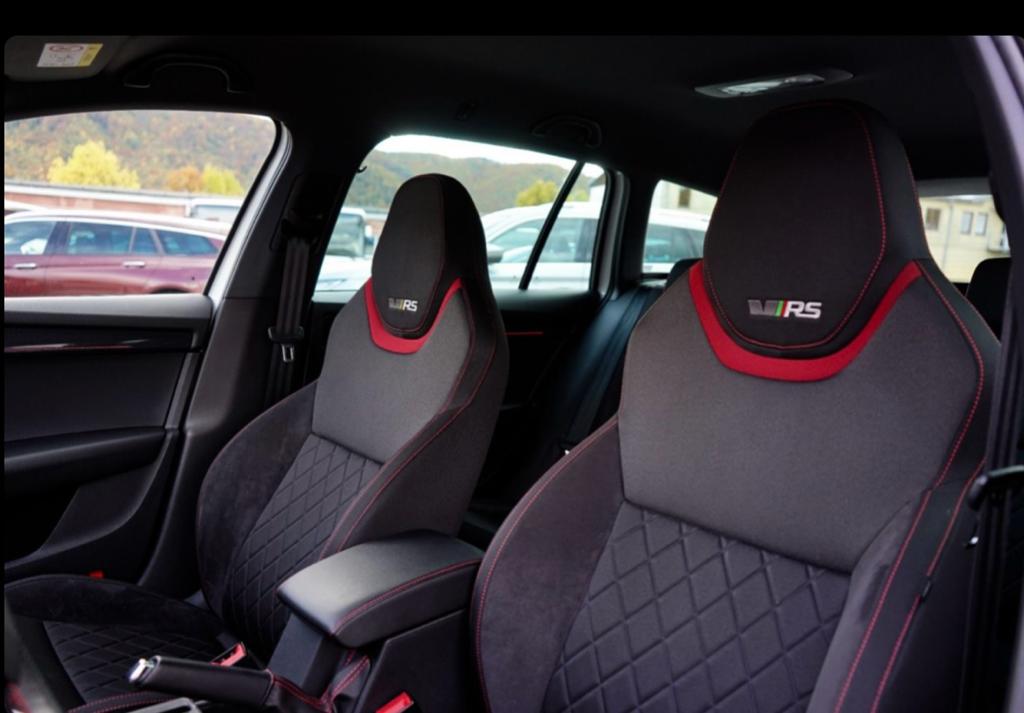 🤍 Škoda Octavia Combi 2.0 TDI RS DSG 4x4