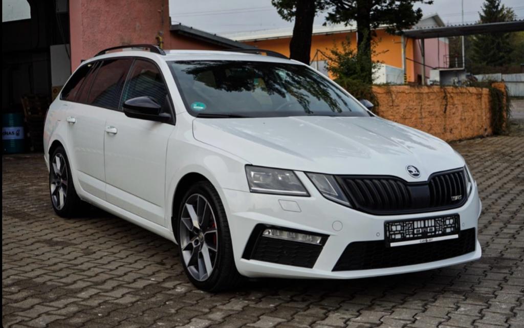 🤍 Škoda Octavia Combi 2.0 TDI RS DSG 4x4