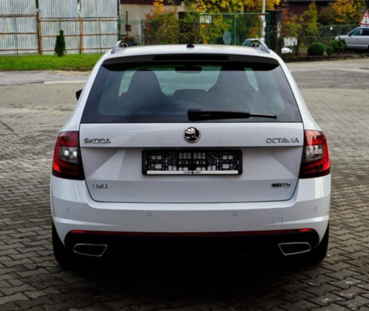 🤍 Škoda Octavia Combi 2.0 TDI RS DSG 4x4