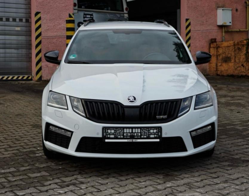 🤍 Škoda Octavia Combi 2.0 TDI RS DSG 4x4