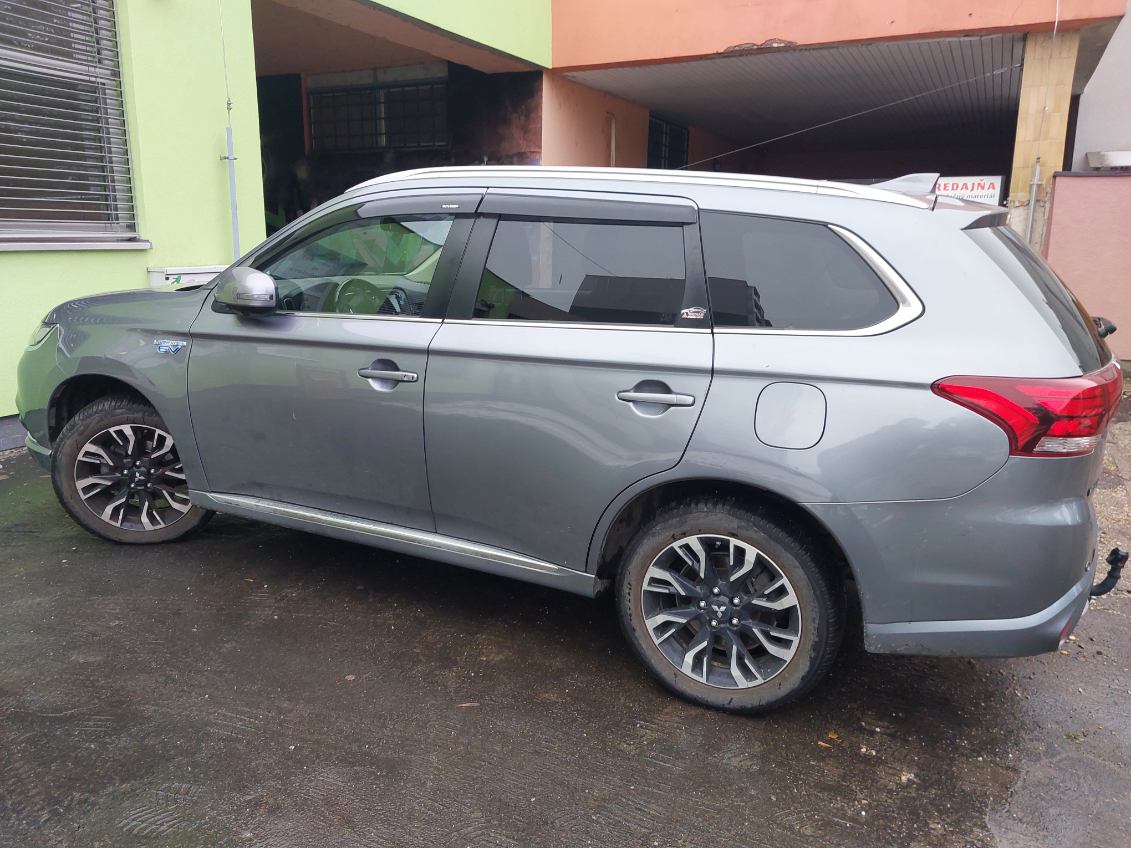 Mitsubishi Outlander 2.0 PHEV Instyle, 149KW