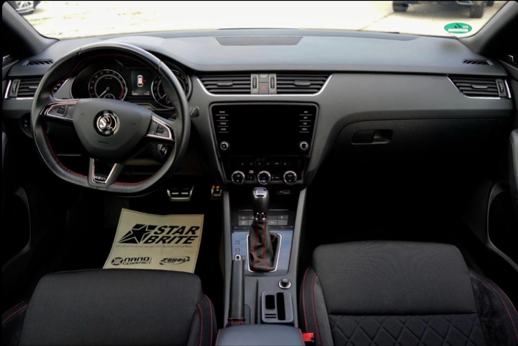 🤍 Škoda Octavia Combi 2.0 TDI RS DSG 4x4